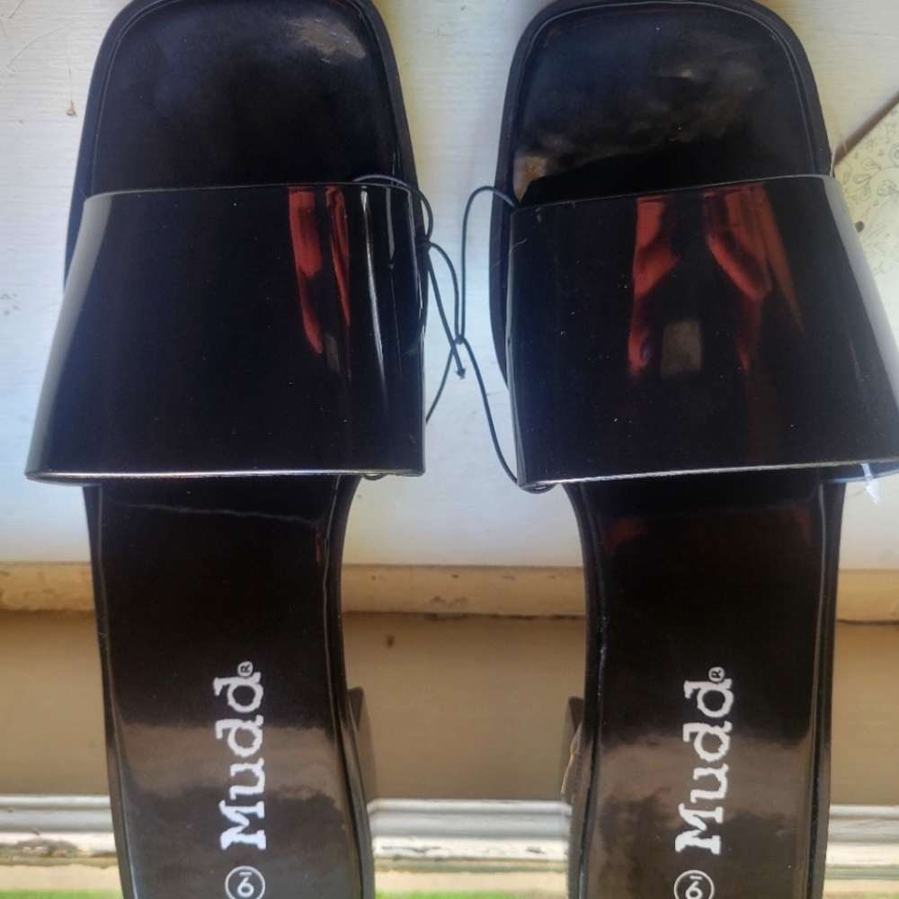 Mudd black sandals